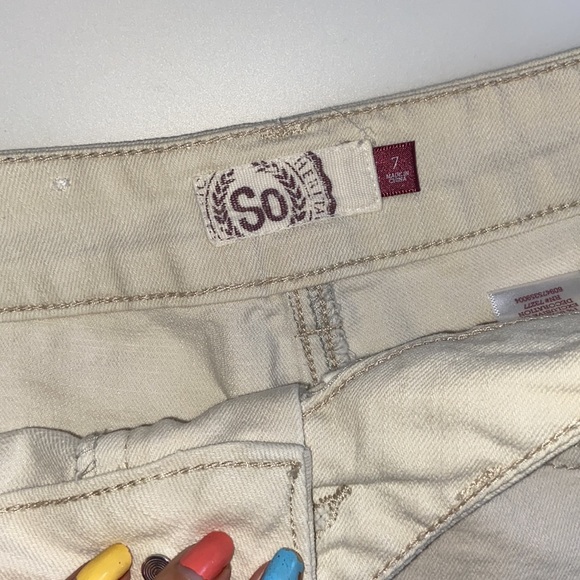 cream color jean shorts . Juniors Size 7. New Condition. NWOT - Picture 2 of 4